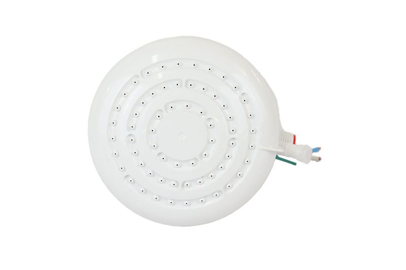 Súper ducha 4 temperaturas sin manguera 127 V 5400 W blanca Fame, vista frontal del cabezal con orificios y cables