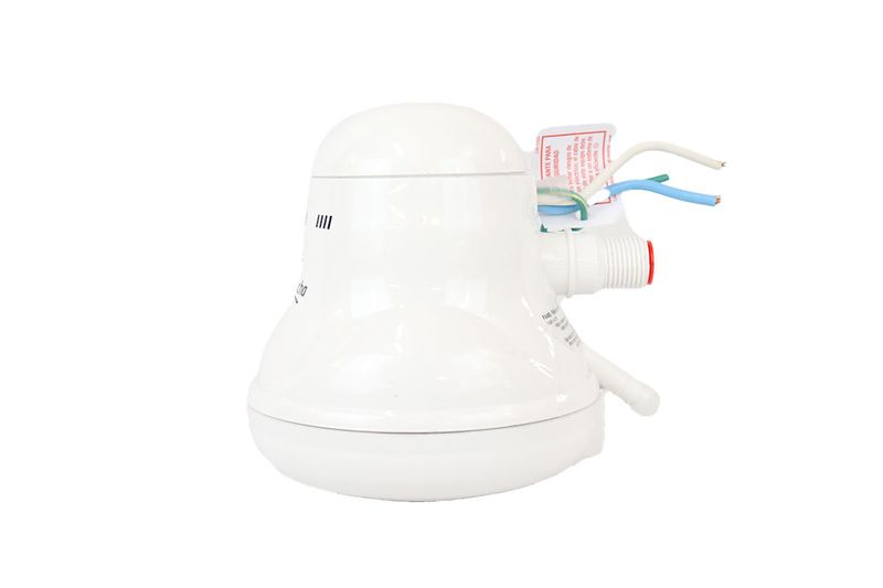 Super ducha 4 temperaturas sin manguera 127 V 5400 W blanca Fame, vista lateral con cables y conexión de entrada