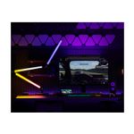 Lámpara flexible smart para mesa gamer Primus, instalada en un escritorio gamer con iluminación RGB y monitor