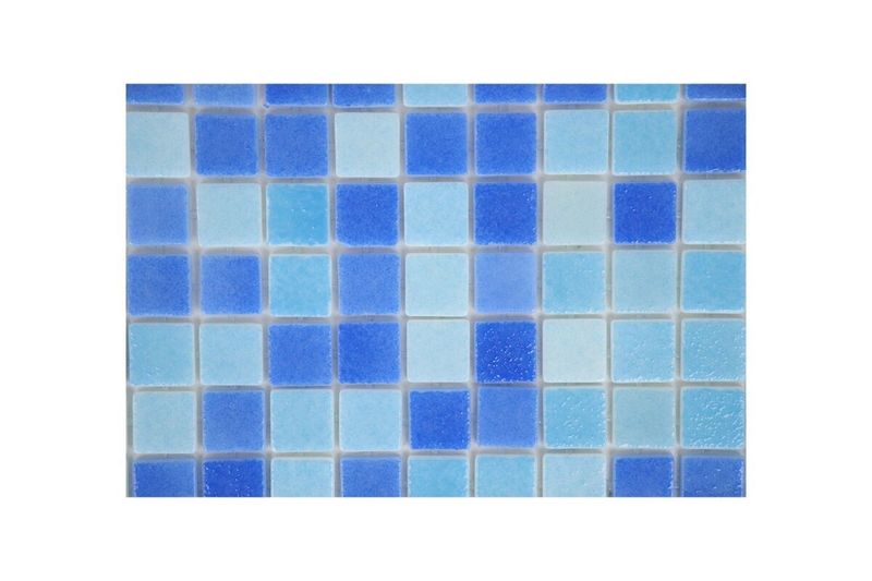 Vítreo 33 x 33 combinado Caribe Togama, primer plano detallado de los mosaicos en diversos tonos de azul