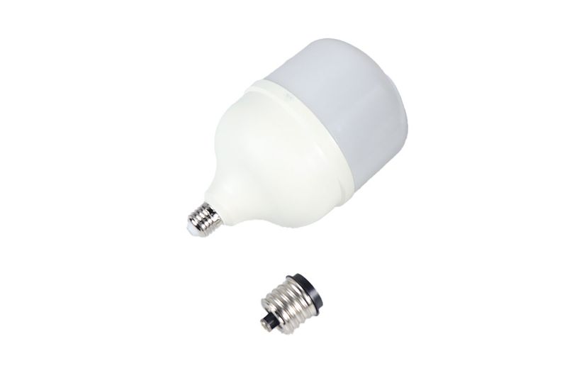 Bombillo LED T140 E27 50 W 6500 K con convertidor de rosca a E40 Ecomax, vista lateral junto al adaptador de rosca metálico