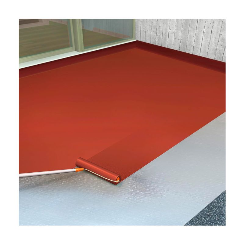 Malla SikaFill refuerzo rollo de 100 m x 1.10 m Sika, aplicación de recubrimiento rojo sobre piso con rodillo