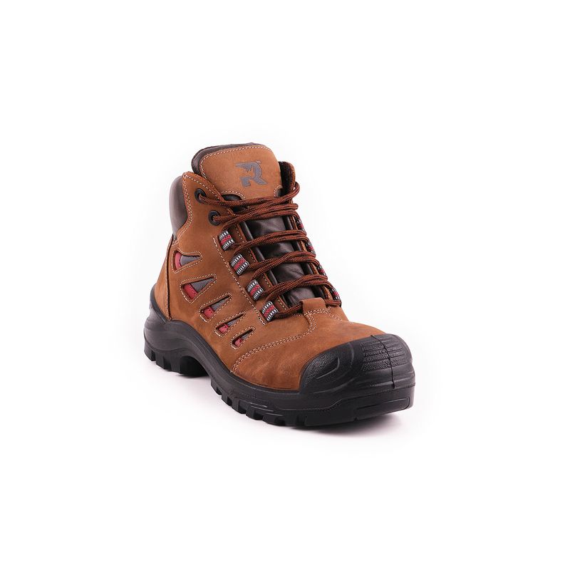 Bota de seguridad dieléctrica café Rhino mod 66215 #38, vista lateral en ángulo con punta reforzada negra