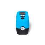 Bomba presurizadora inteligente 1/4 HP 4 en 1 Rotoplas, vista frontal del equipo en colores azul y negro con panel de control