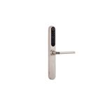 Cerradura digital con manecilla YSD100 cromo Yale, vista frontal del teclado numérico y la manija en acabado metálico