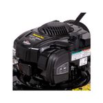 Cortagrama a gas Poulan de 21 pulgadas con bolsa 3 en 1 y 150 cc, primer plano del motor negro y tapa de combustible