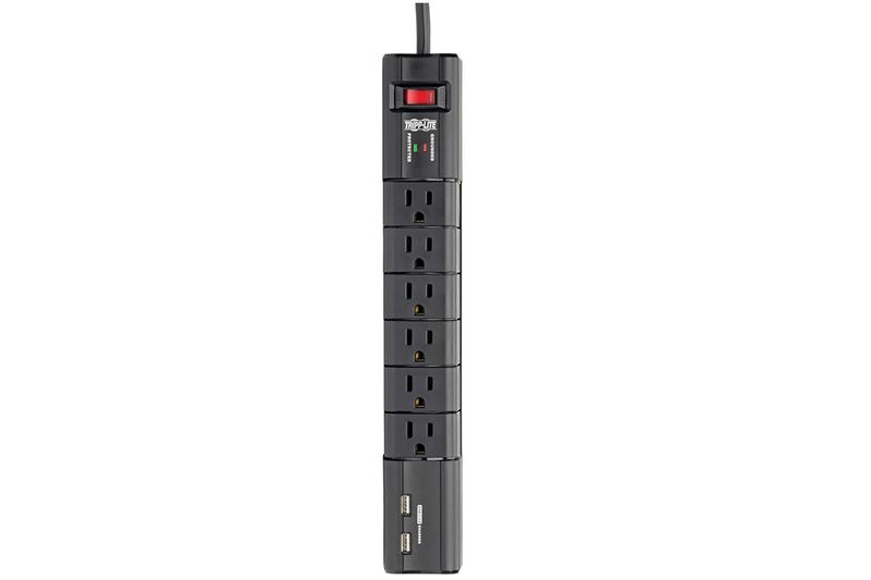 Regleta eléctrica negra 6 salidas + 2 USB con supresor Tripp Lite, vista frontal detallando los tomacorrientes y puertos USB