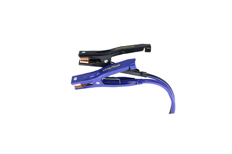 Cable pasa corriente para auto 500 amp amarillo y negro Goodyear, primer plano de las pinzas con mango azul y negro