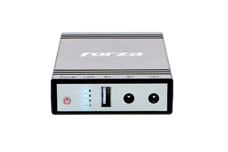 UPS y cargador portátil DC 14 W 5/9/12 V Forza, vista frontal del panel con puerto USB, conectores y botón de encendido