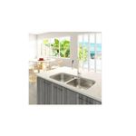 Pantry 2 tinas 43x80x16.5 sin escurridor submontar Socoda, instalado en encimera blanca con grifo flexible y mueble gris