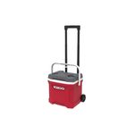 Hielera 16 QT Latitude con rueda rojo Igloo, vista frontal con mango extensible negro y tapa gris