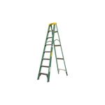 Escalera tijera fibra vidrio 8 pies 385 lbs Cuprum, vista frontal completa en color verde con peldaños grises