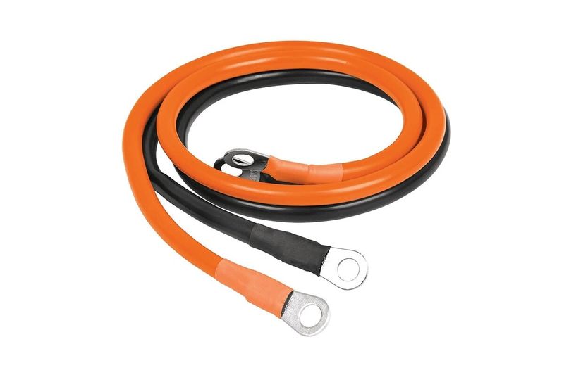 Inversor portátil sin cargador Truper de 1200 W bornera, cables de conexión color naranja y negro con terminales metálicas