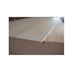 Plywood 4 x 8 pies 3/4 (18 mm) B/B Sinsa, vista en primer plano de láminas apiladas resaltando el grosor y la veta