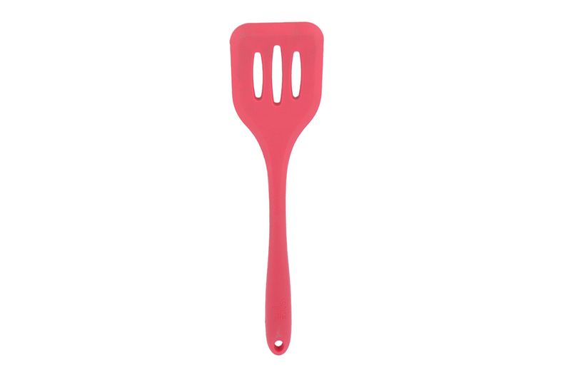 Cuchara ranura silicone colores sólidos Core Kitchen, vista frontal completa del utensilio en color rosado