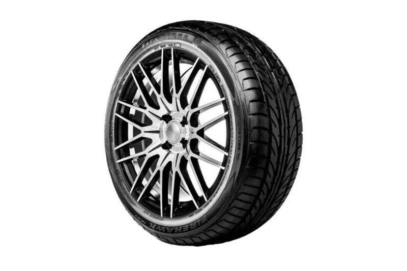 Llanta 195/50 R15 Firehawk 900 Firestone, vista frontal montada sobre un rin deportivo de aluminio plateado y negro