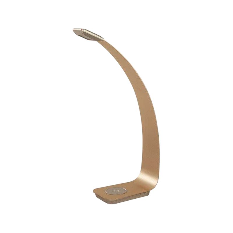 Lámpara de escritorio LED Leah 6000K 4W 100-240V Ikelite, vista lateral de color dorado con brazo curvo y base plana