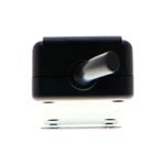 Regleta eléctrica tomacorriente universal 6 salidas 110 V negra Forza, primer plano del enchufe negro desde el frente