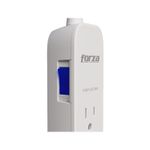 Regleta eléctrica con supresor 6 salidas 110 V blanco Forza, primer plano del interruptor azul y toma de corriente