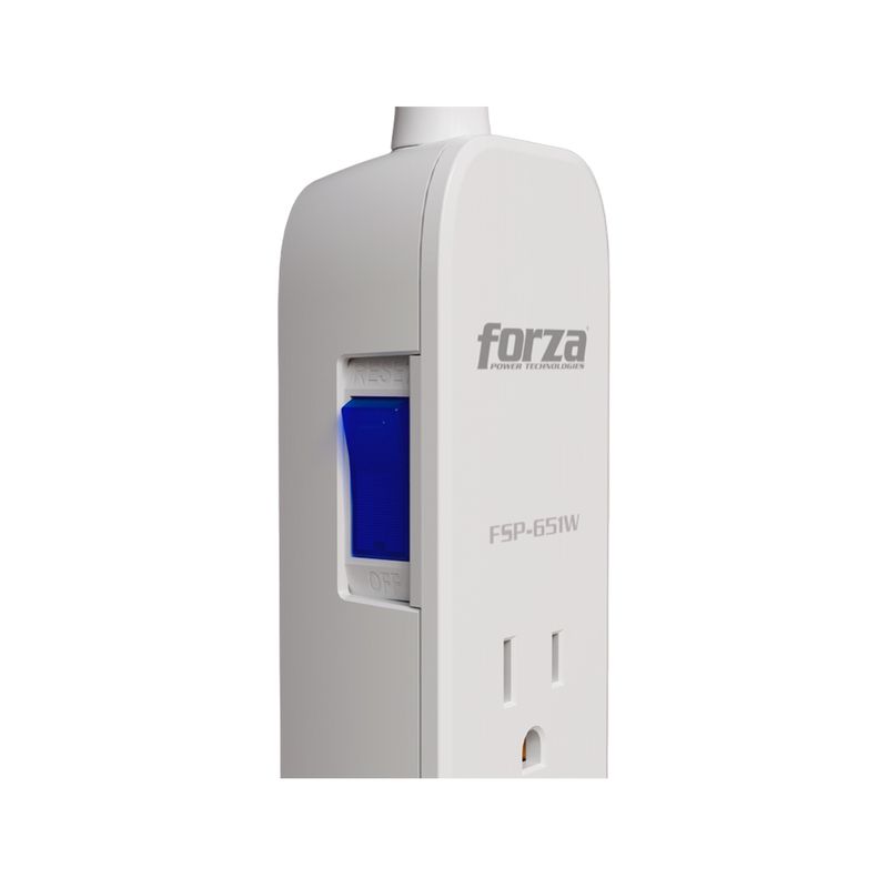 Regleta eléctrica con supresor 6 salidas 110 V blanco Forza, primer plano del interruptor azul y toma de corriente