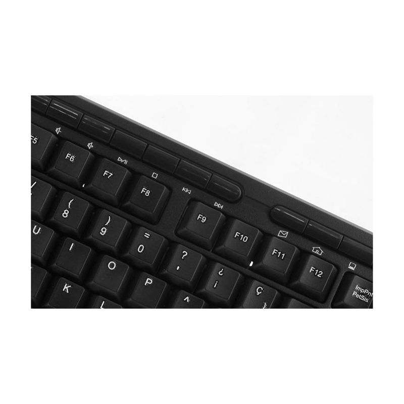 Dúo de mouse y teclado multimedia XTK-301S idioma español Xtech, primer plano detallado de las teclas del teclado negro
