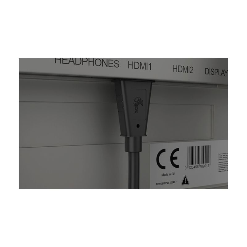 Cable HDMI macho a HDMI macho Xtech de 3840x2160p y 7.62 m, conector negro insertado en puerto HDMI1 de un equipo