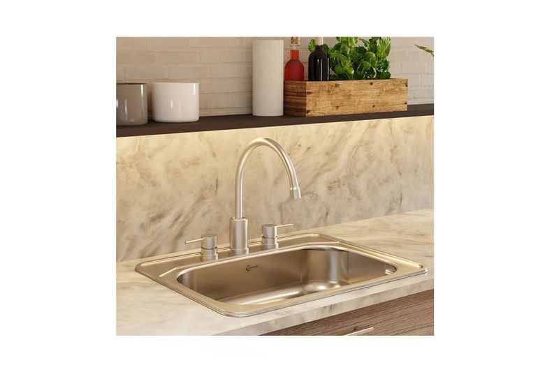 Pantry 1 tina 48x62x13.9 Socoda, instalado en encimera con grifería de cuello de cisne y mando doble