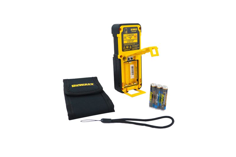Medidor de distancia láser 100 mts DeWALT, vista trasera con compartimento de batería abierto, pilas y estuche negro