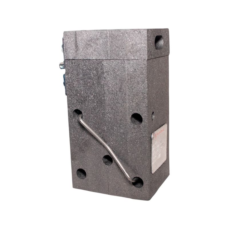 Molde de grafito GC 5/8-2/0A (M-548) Artmark, vista lateral del bloque gris con perforaciones y un alambre metálico