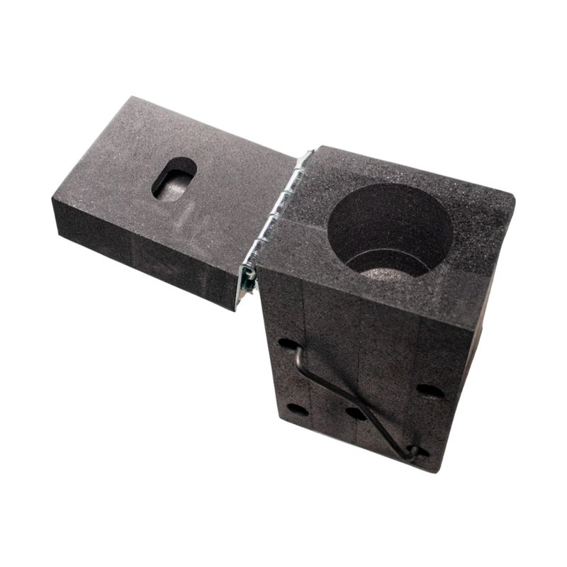 Molde de grafito GC 5/8-2/0A (M-548) Artmark, vista lateral abierta del bloque negro con cavidad circular y cierre