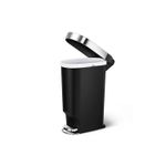 Basurero 40 L plástico negro Simplehuman, vista lateral con la tapa abierta y el pedal desplegado