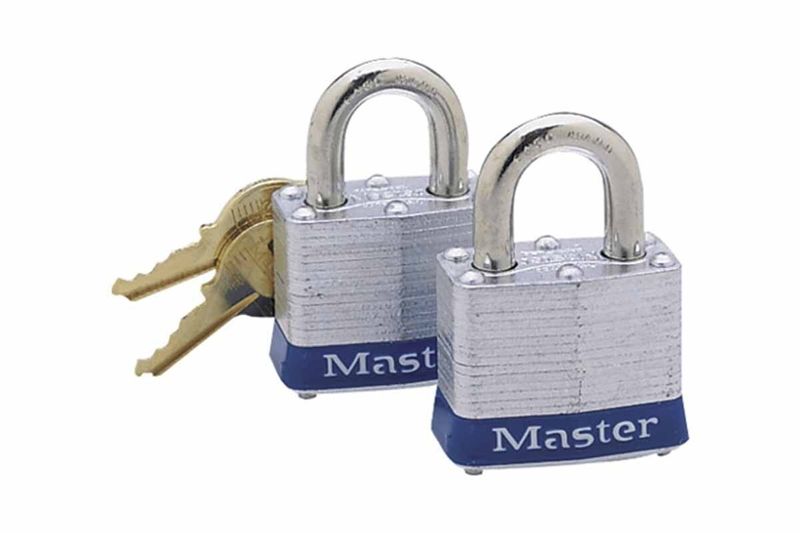 Candado laminado 2 piezas Master Lock de 38 mm alta seguridad, dos candados plateados con llaves doradas