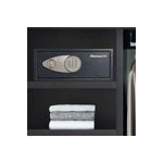 Caja de seguridad digital Sentry Safe de 0.7 pies cúbicos, instalada dentro de un estante de madera oscura con toallas