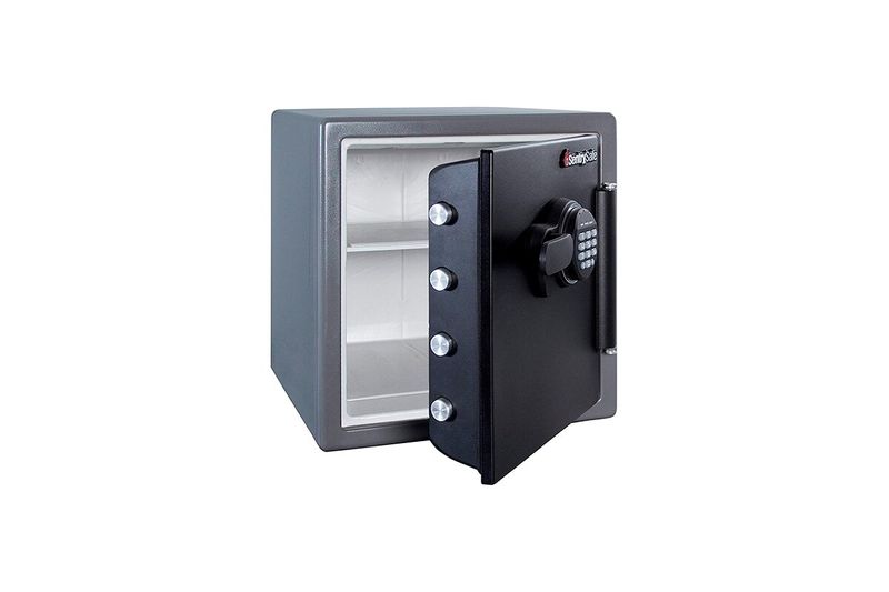 Caja de seguridad digital Sentry Safe de 1.2 pies cúbicos, vista abierta que muestra el interior y teclado numérico