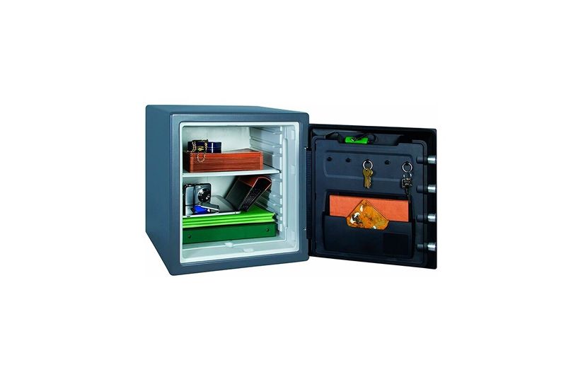 Caja de seguridad digital Sentry Safe de 1.2 pies cúbicos, abierta mostrando interior con documentos y llaves en la puerta