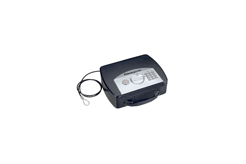 Caja de seguridad digital Sentry Safe de 0.08 cu, vista frontal diagonal en color negro con teclado numérico y cable