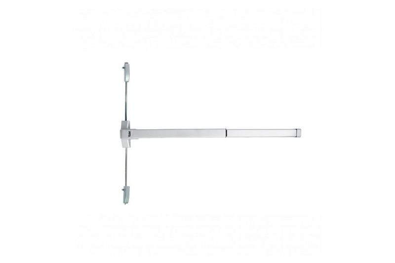 Barra antipánico Yale cromo para puerta doble, vista frontal del mecanismo y la barra horizontal extendida