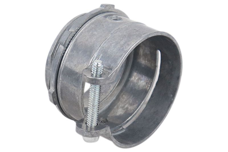 Conector recto para tubo flexible desnudo de 2 pulgadas Artmark, vista en primer plano del tornillo de ajuste y apertura