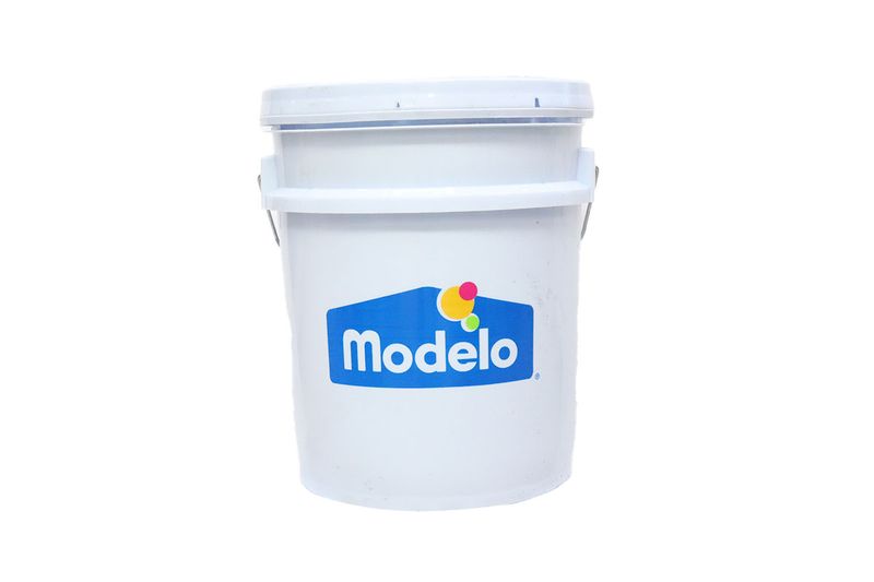 Impermeabilizante para techo Flexotec blanco mate cubeta Modelo, vista frontal del envase plástico con logo azul