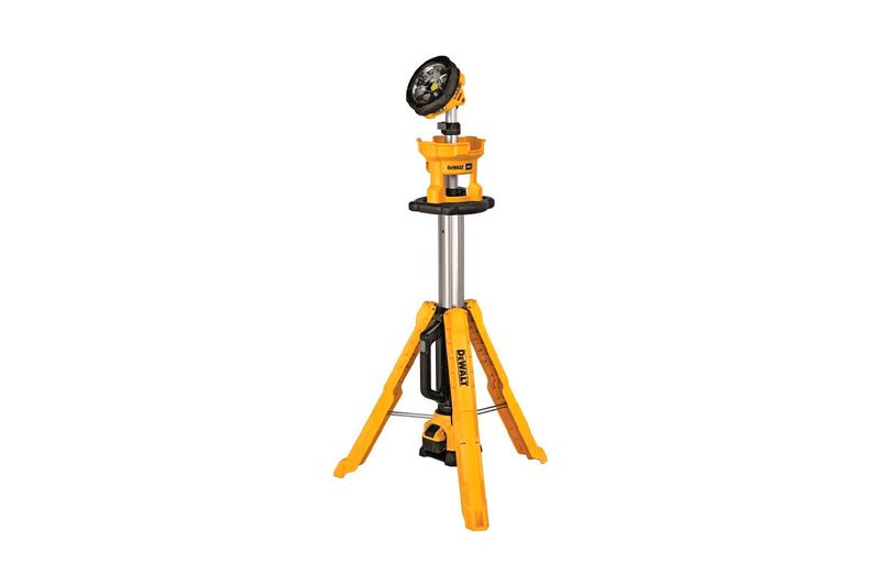 Lámpara trípode 20 V IP54 6 Ah 3000 lúmenes DeWALT, vista frontal completa del equipo en color amarillo y negro