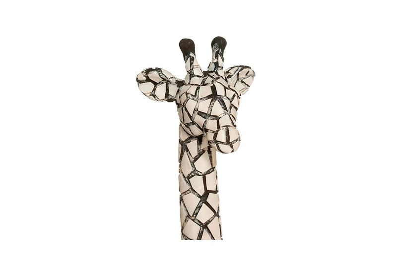Figura decorativa jirafa 89 cm Atmosphera, primer plano de la cabeza y cuello con patrón de manchas negras y blancas