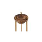 Figura decorativa reloj de arena cristal Sarah 38 cm Atmosphera, vista inferior de la base de madera y patas doradas