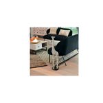 Figura decorativa jirafa 89 cm Atmosphera, ambientada en sala junto a sofá negro y mesa de centro