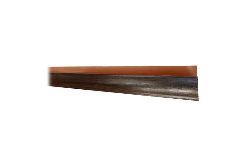 Moldura laminada roble de 5.90 m Canet, primer plano del perfil con acabado en madera oscura y borde superior naranja