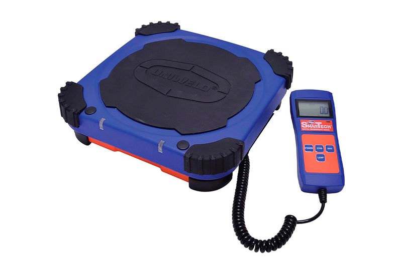 Báscula digital para cargar de refrigerante 220 lb Uniweld, vista lateral del equipo azul con control remoto digital