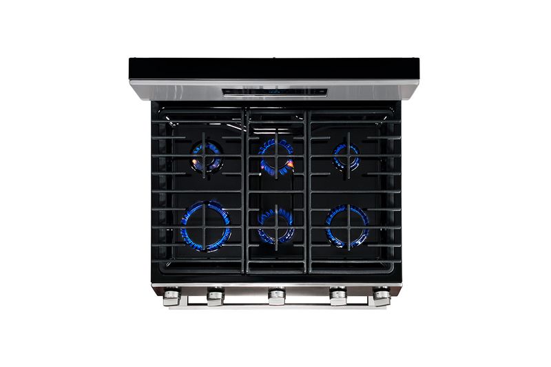 Cocina a gas Hisense de 6 quemadores con función Air Fry, vista cenital con los quemadores encendidos en color azul
