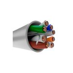 Cable UTP 4 par 25 AWG CMX CAT5E caja 305 m Nexxt, acercamiento al corte transversal mostrando los hilos de cobre trenzados