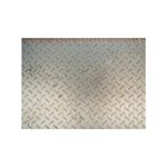 Lámina antideslizante 4 x 10 x 1/4 SINSA, primer plano detallado de la superficie metálica con relieve en diamante