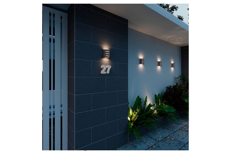 Luminaria exterior pared Fussen 3 2xG9 100-240V marrón Blumenau, instaladas en pared exterior iluminando un pasillo