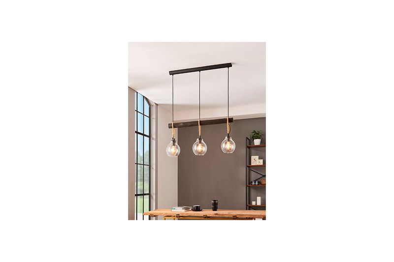 Luminaria colgante Roding 3L E27 Eglo, instalada sobre una mesa de madera en un ambiente moderno con paredes grises